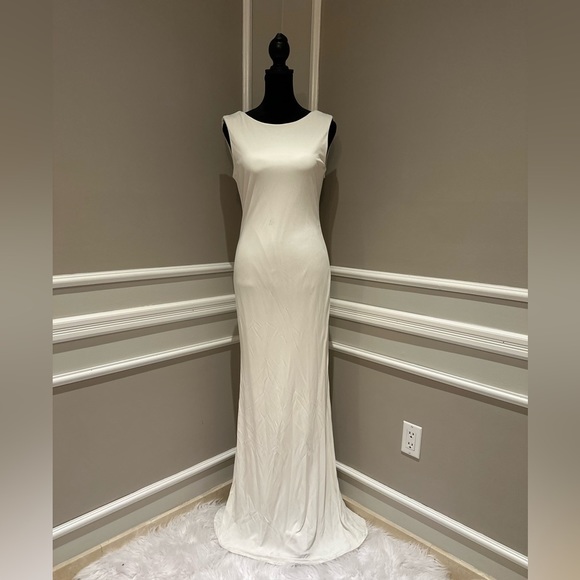 Badgley Mishcka Beaded Cowl Back Jersey White Gown - size 6. - Picture 6 of 12